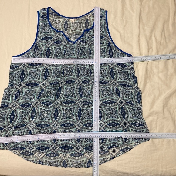 Eyeshadow Blue Geometric Women's Top - Picture 2 of 11